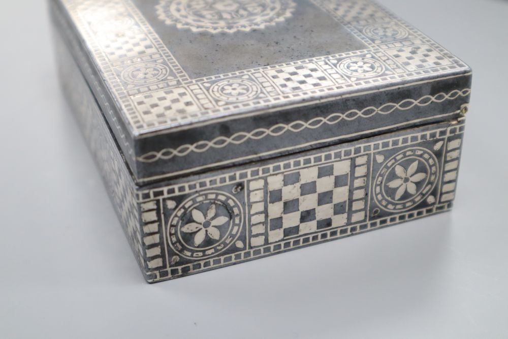 An Indian bidriware silver inlaid box, width 12cm